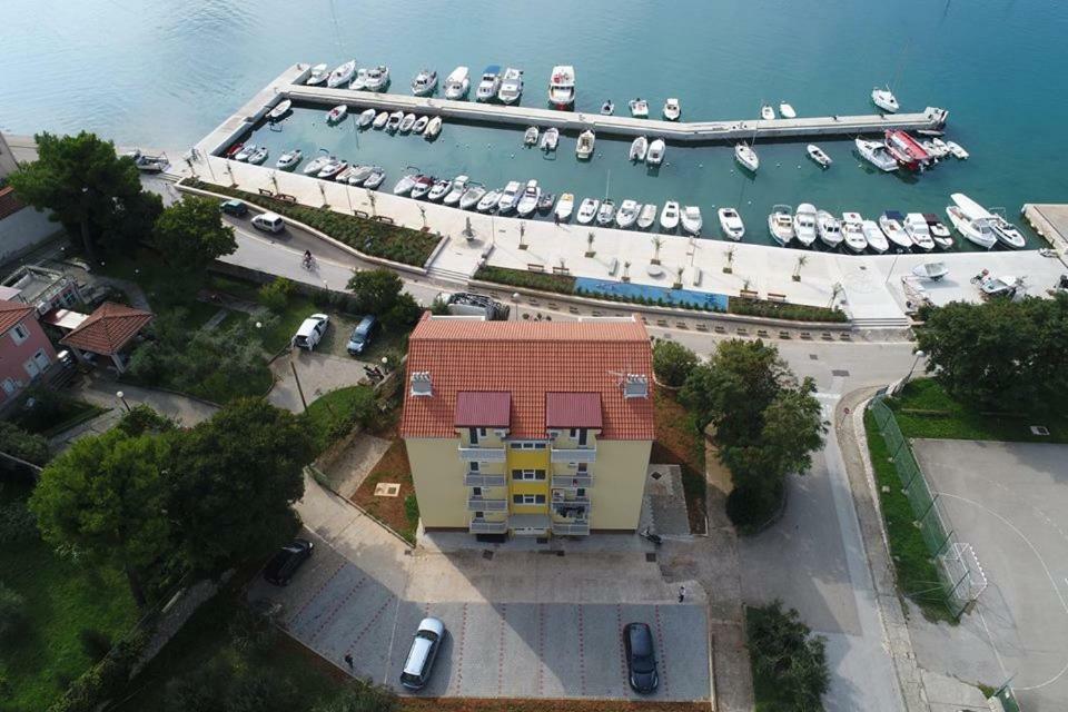 Apartment Sara - Крес Екстериор снимка