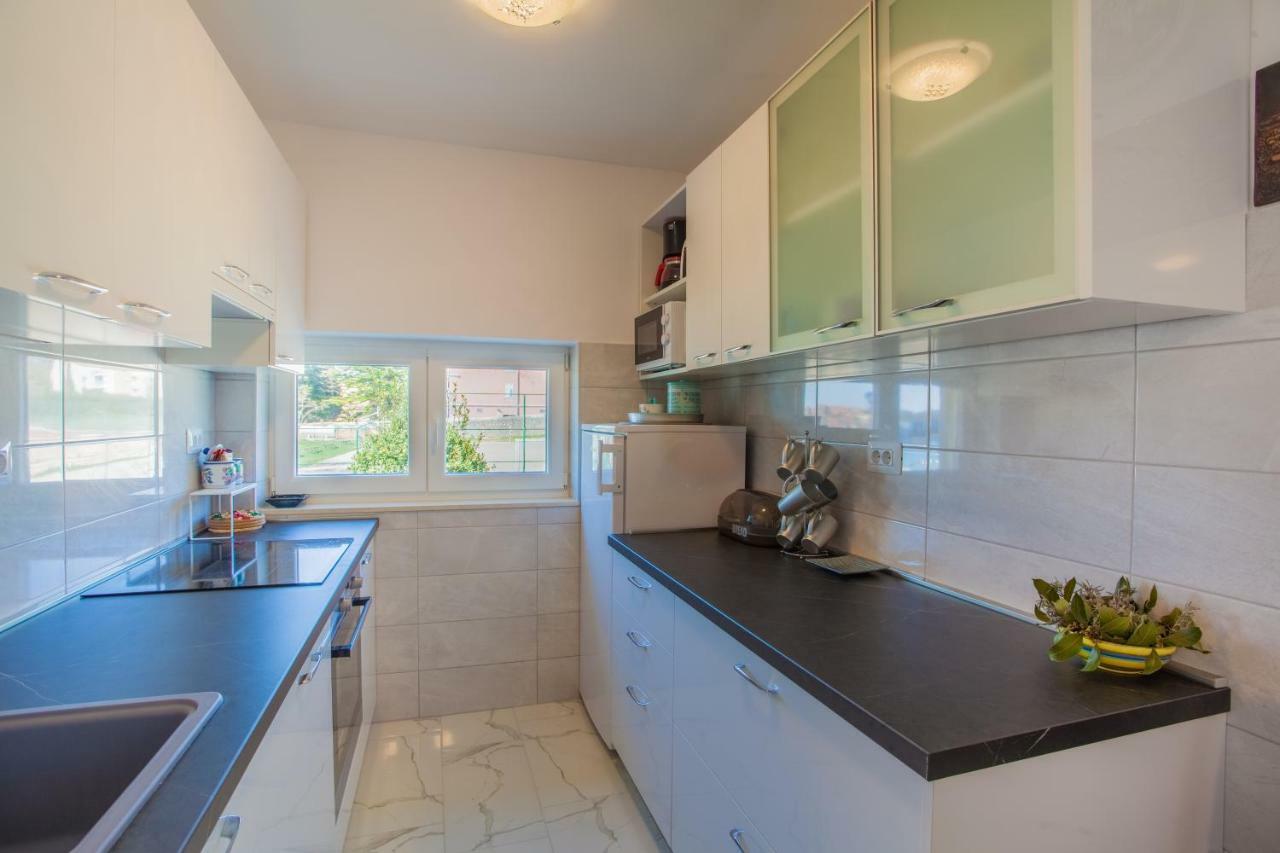 Apartment Sara - Крес Екстериор снимка